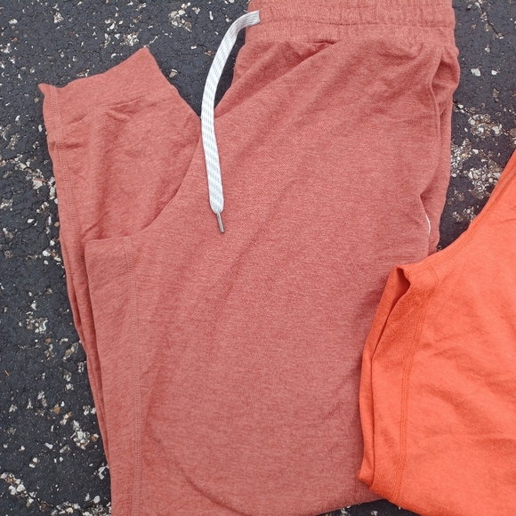 Vuori Performance Joggers bundle of 2 - Picture 2 of 9